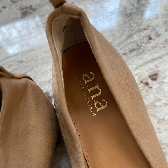 A.N.A Nude/Tan Flats size 7 - Picture 4 of 6